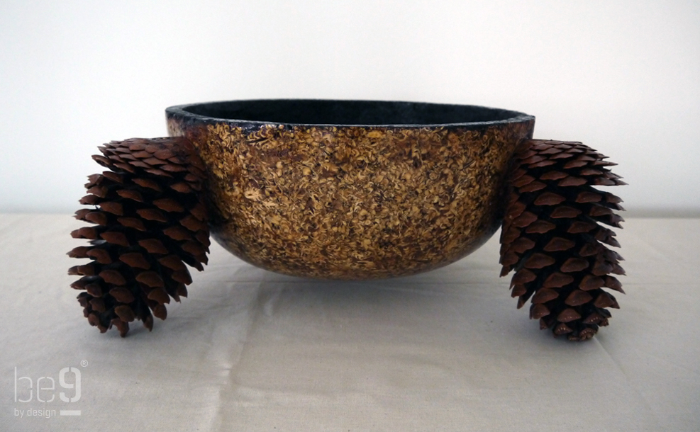 Round Larch cone chip bowl