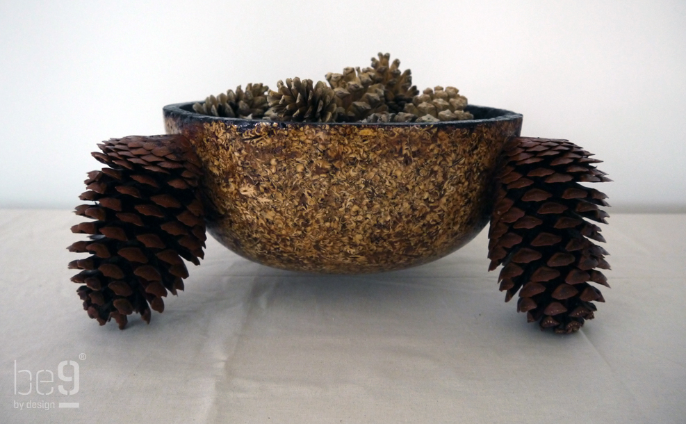 Round Larch cone chip bowl